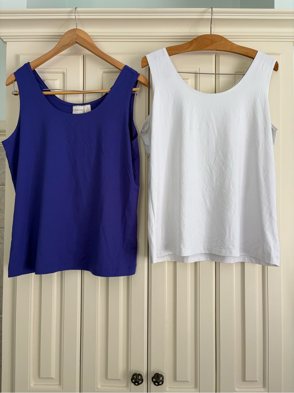 CHICOS Size 3 US Large Bundle of 2 Sleeveless Tops Purple White Lightweight